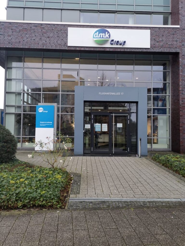 Landwirte vor der DMK in Bremen